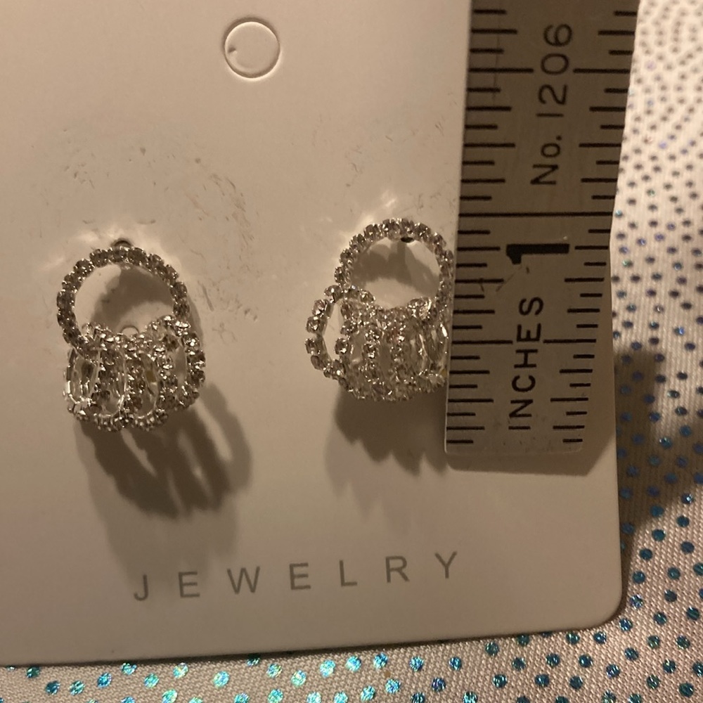 Beautiful Rhinestone Decor Earrings - Picture 5 of 14